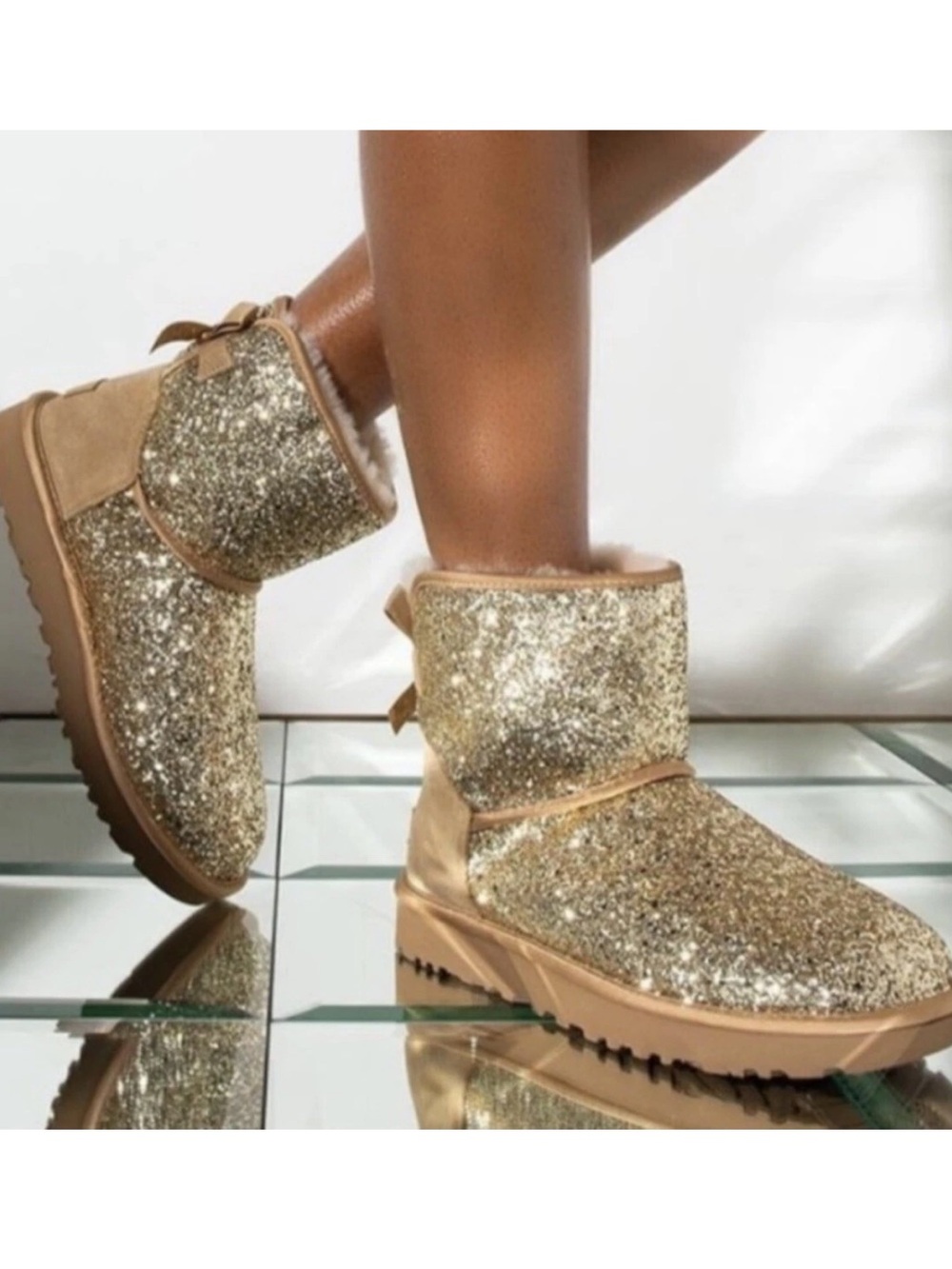 Ugg Australia Gold Sparke Classic mini bow size 7